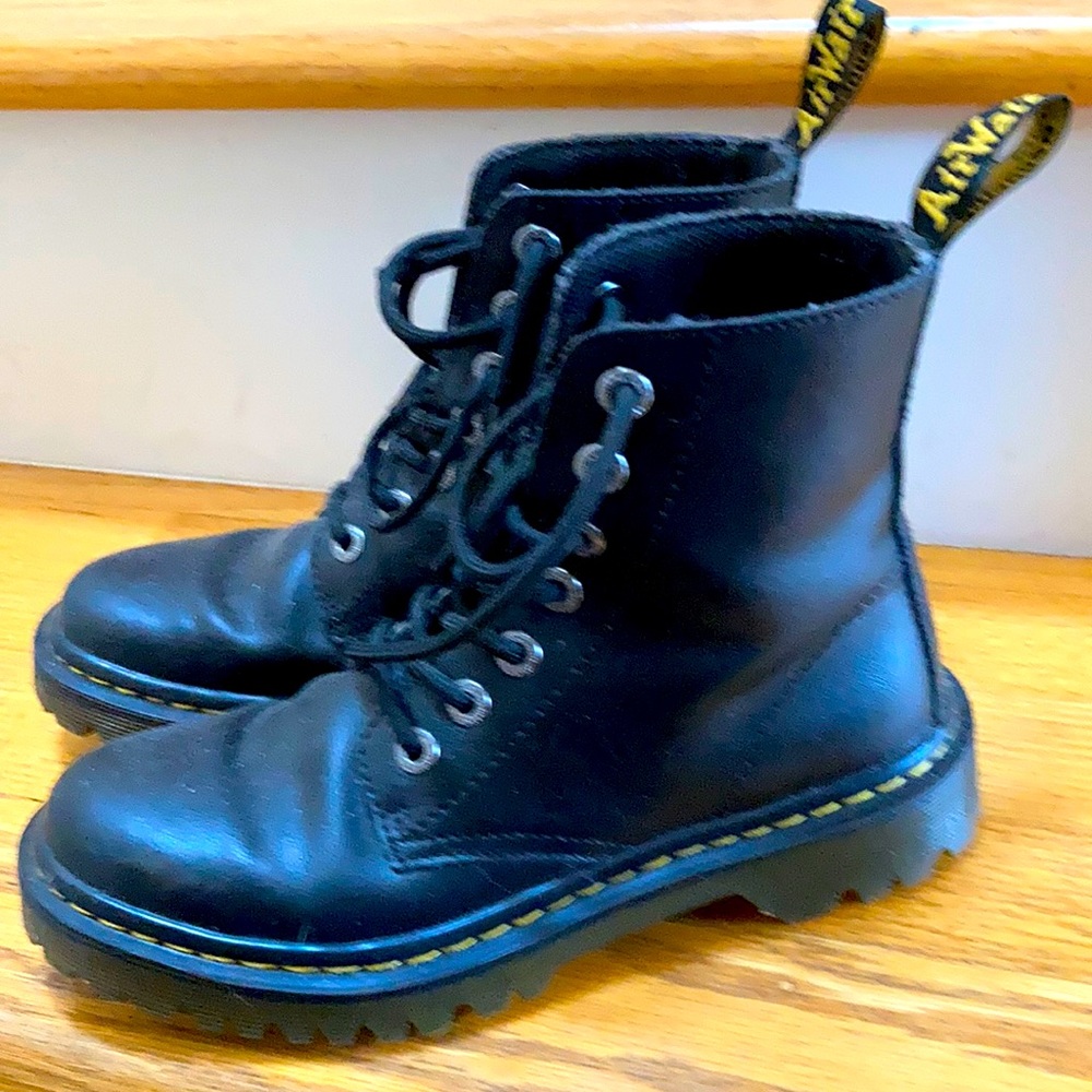 EUC Classic Dr. Martens